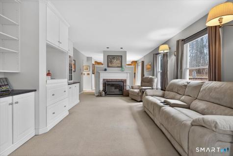 15 Farm Brook Court Hamden CT 06514