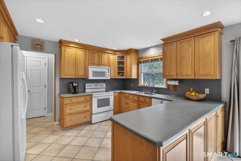 15 Farm Brook Court Hamden CT 06514