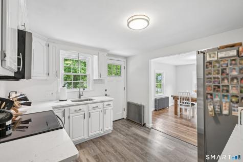 18 Carleton Road Leicester MA 01542