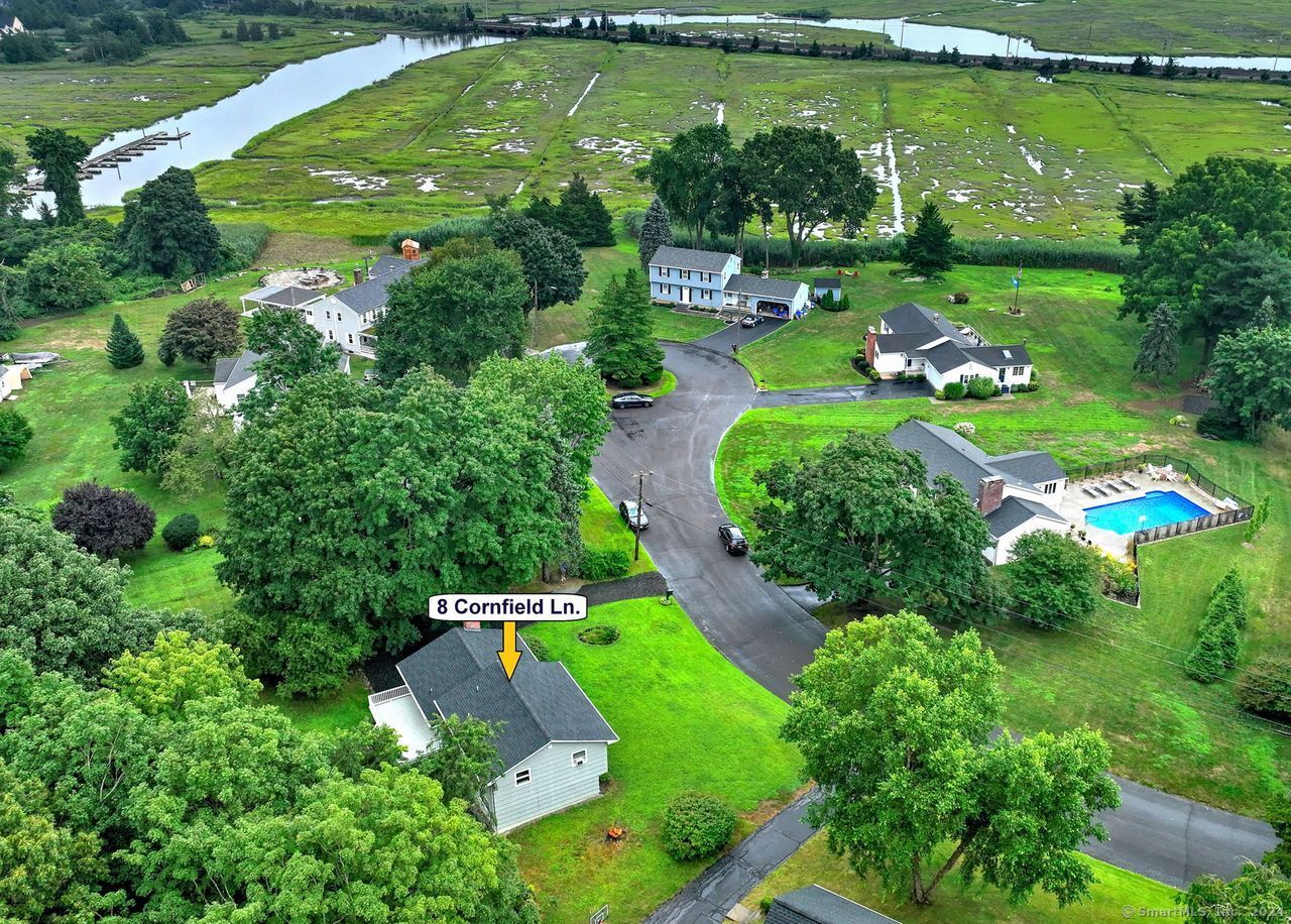 8 Cornfield Lane Guilford CT 06437