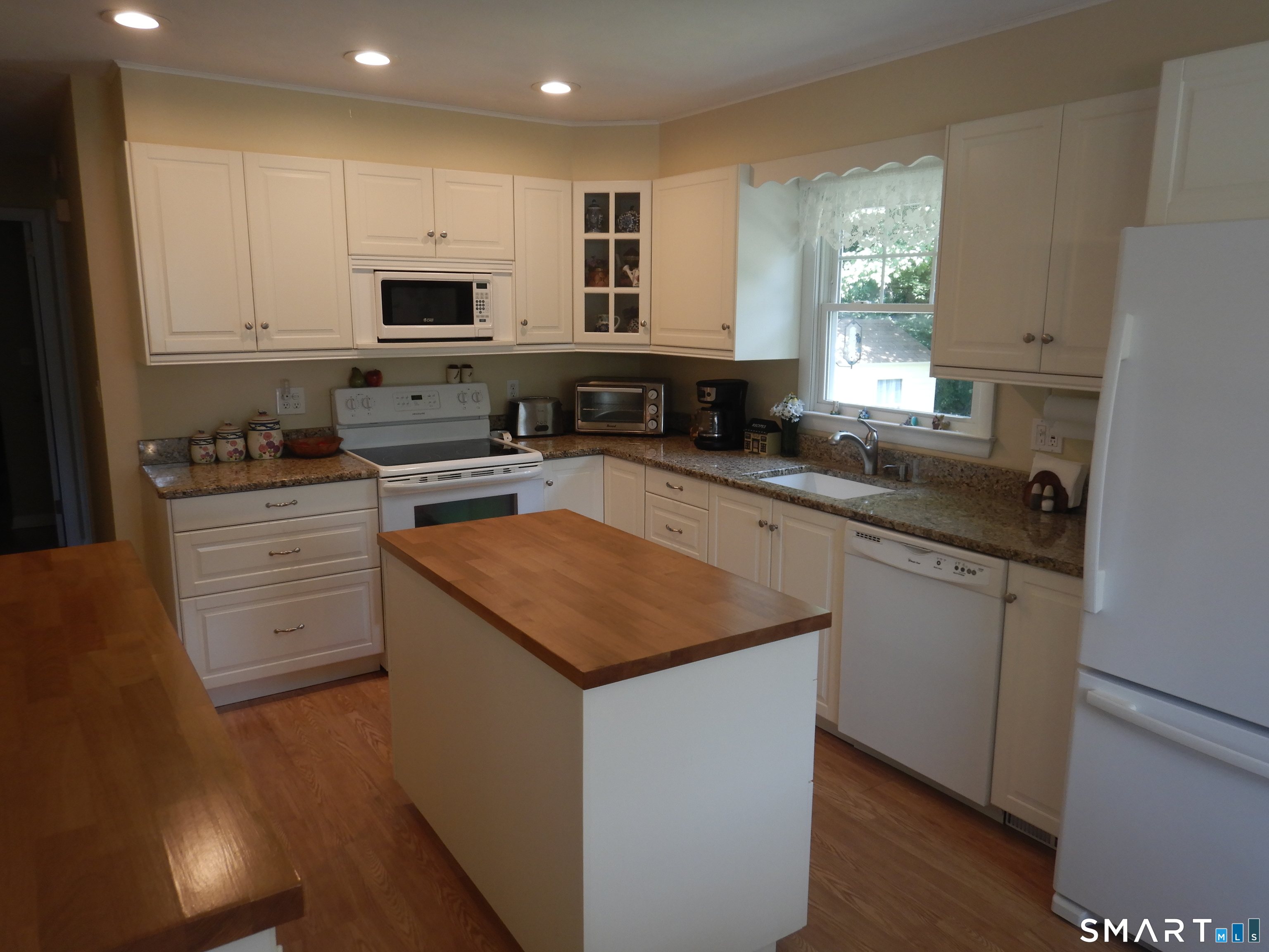 26 Beach Park Road Clinton CT 06413