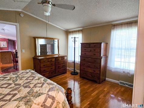 136 Hunters Road Norwich CT 06360