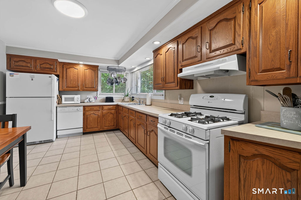 20 W End Avenue Branford CT 06405