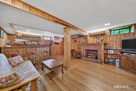 20 W End Avenue Branford CT 06405