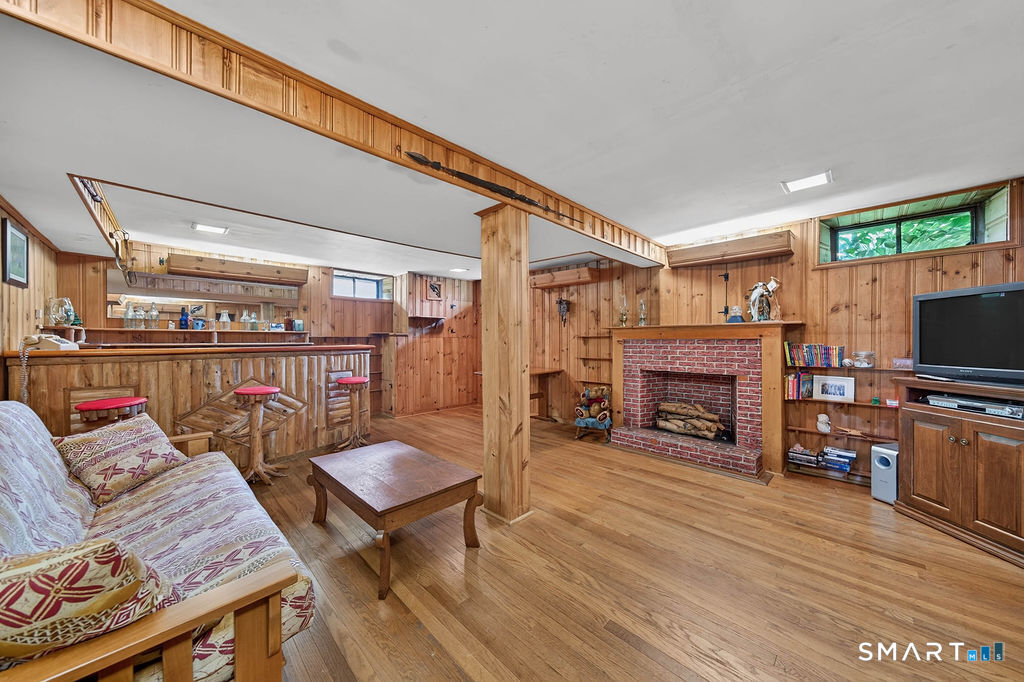 20 W End Avenue Branford CT 06405