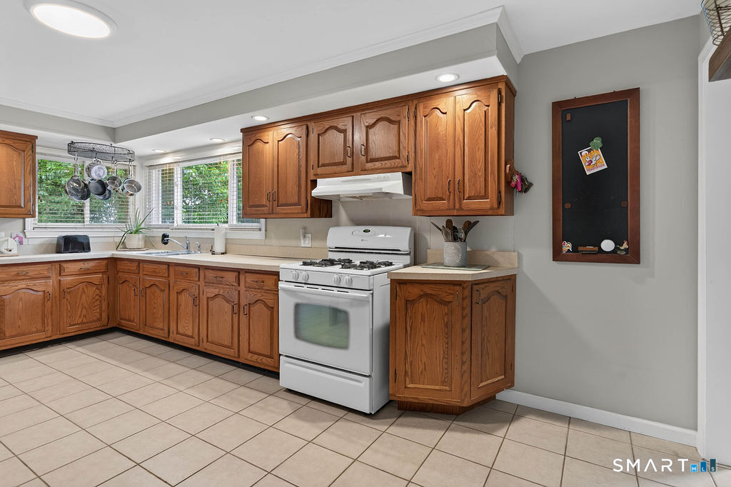 20 W End Avenue Branford CT 06405