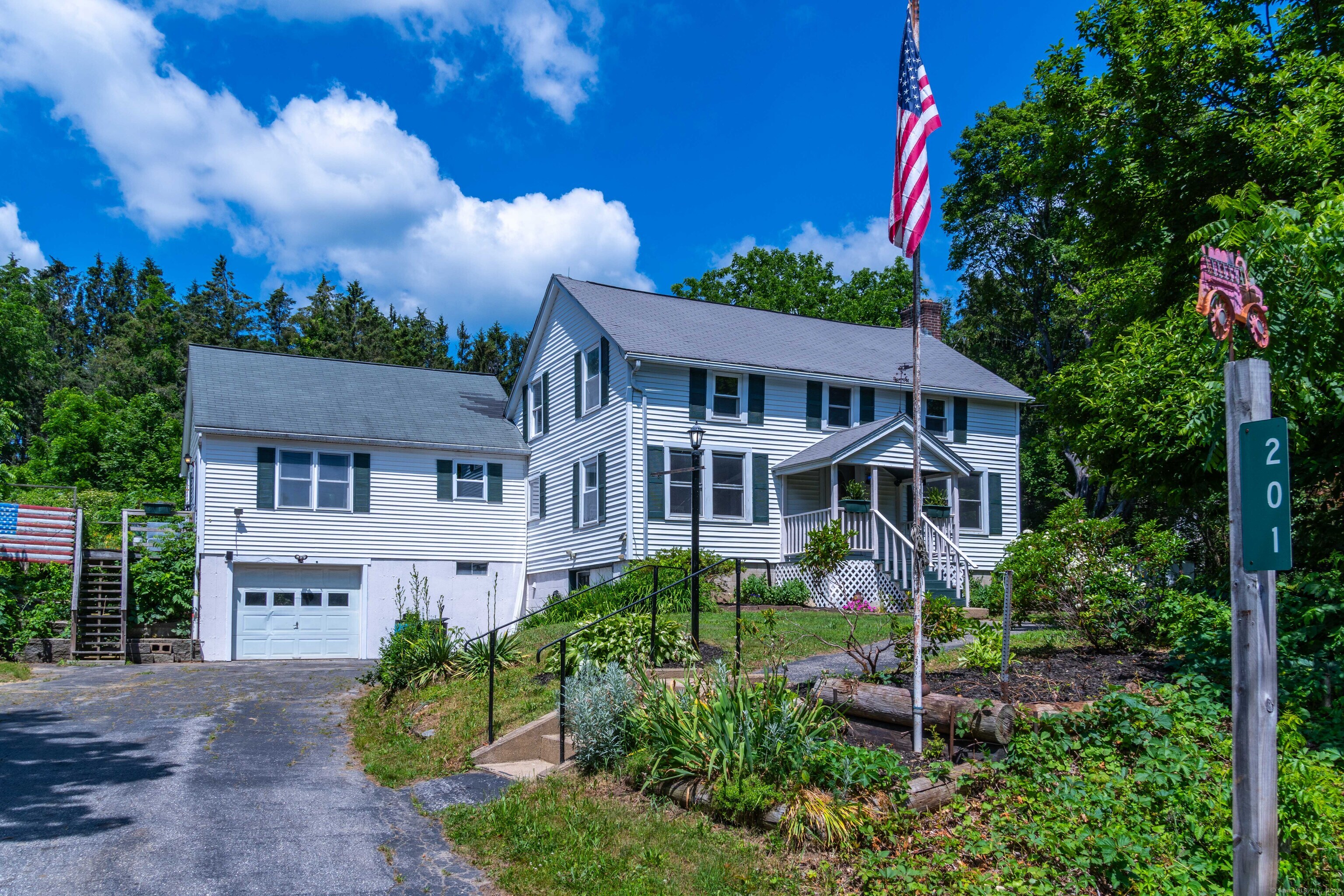 201 Main Street Hampton CT 06247