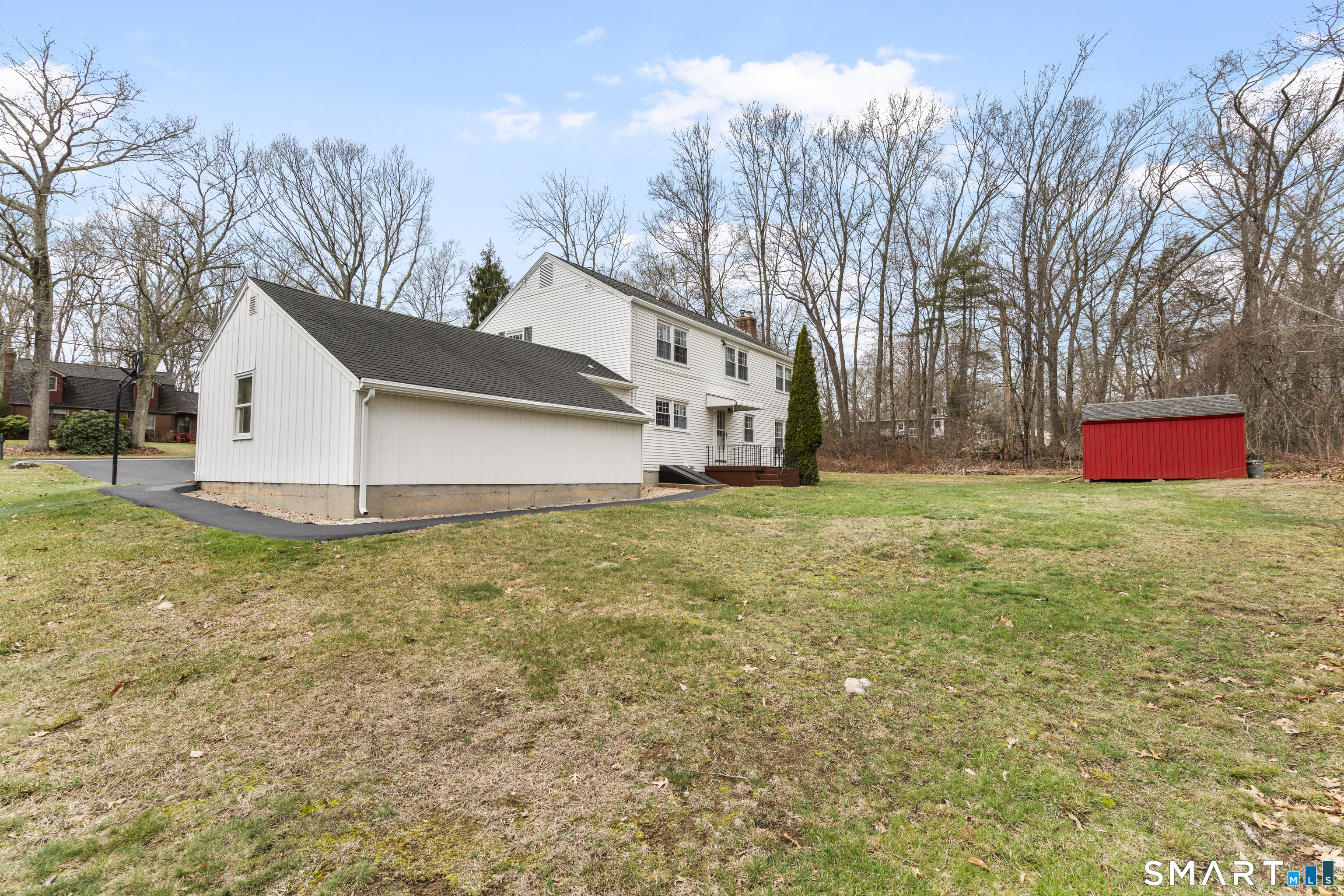 20 Inchcliffe Drive Ledyard CT 06335