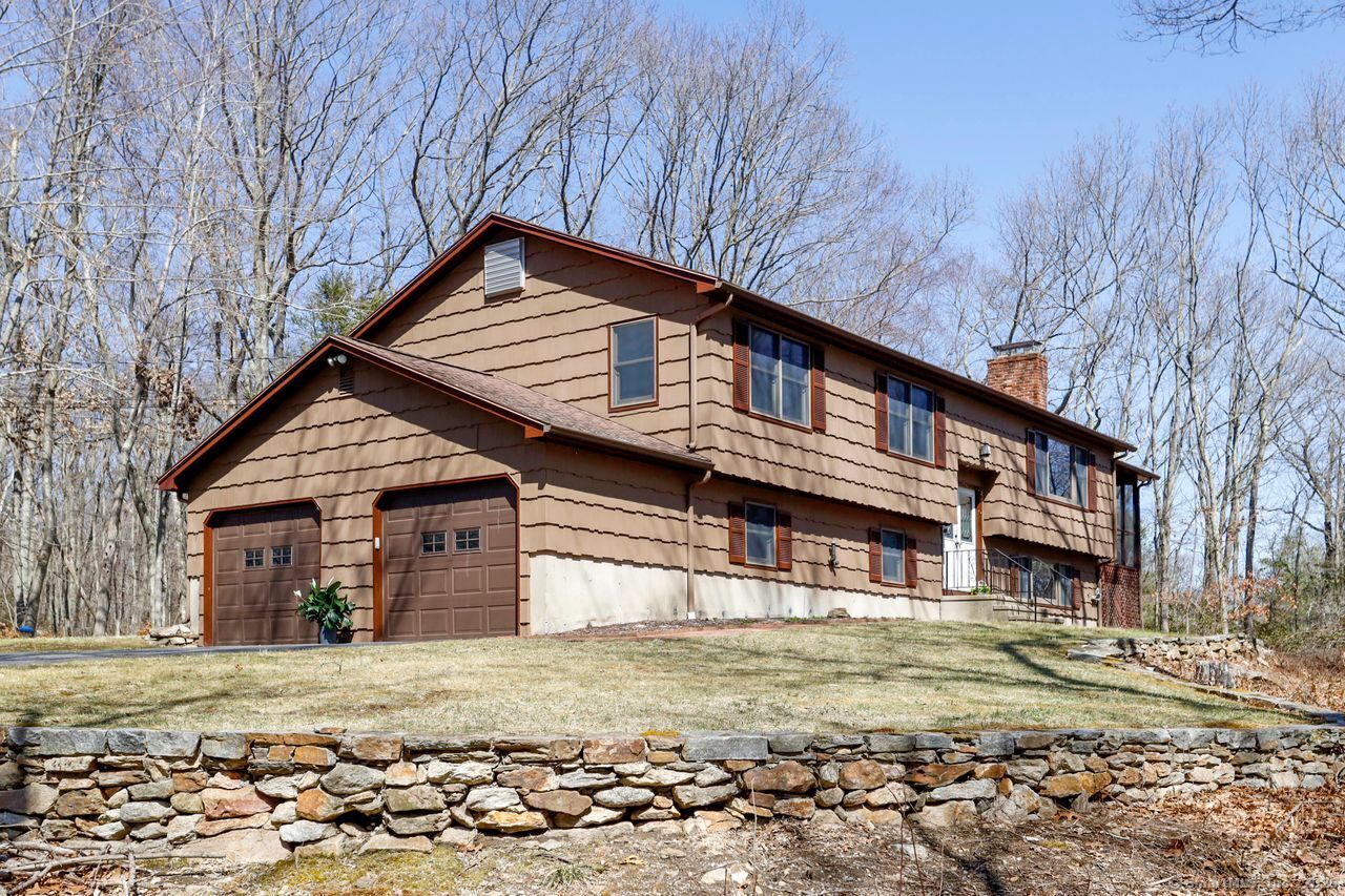15 Buck Hill Road Shelton CT 06484