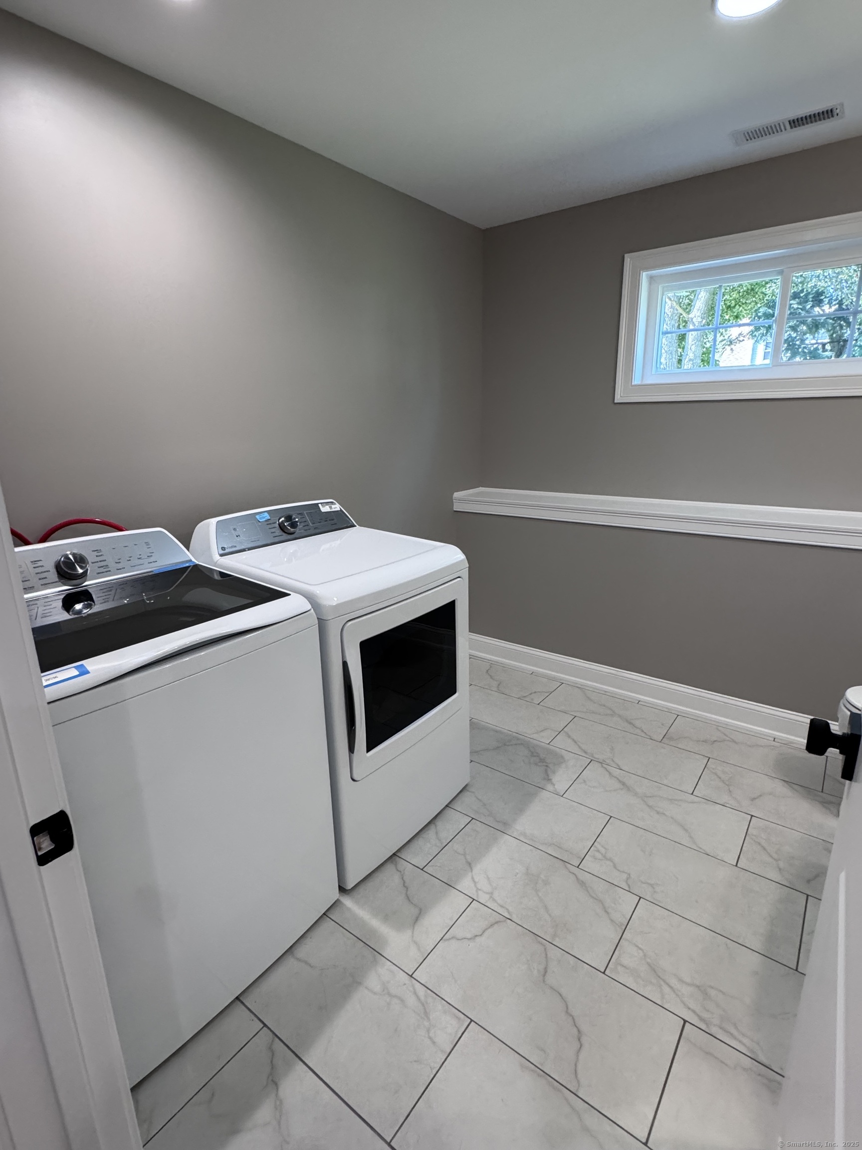 21 Charles Street Enfield CT 06082