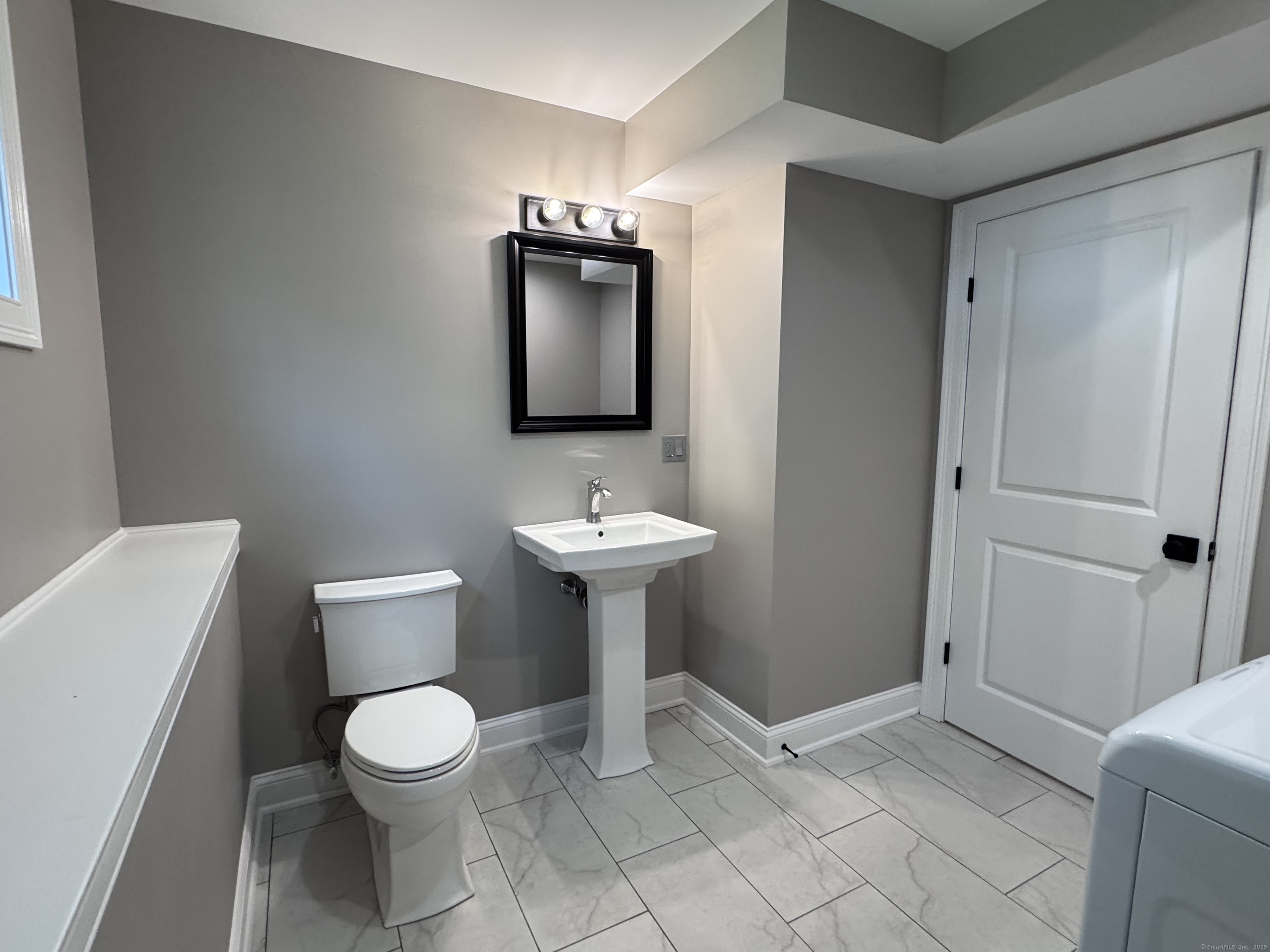 21 Charles Street Enfield CT 06082