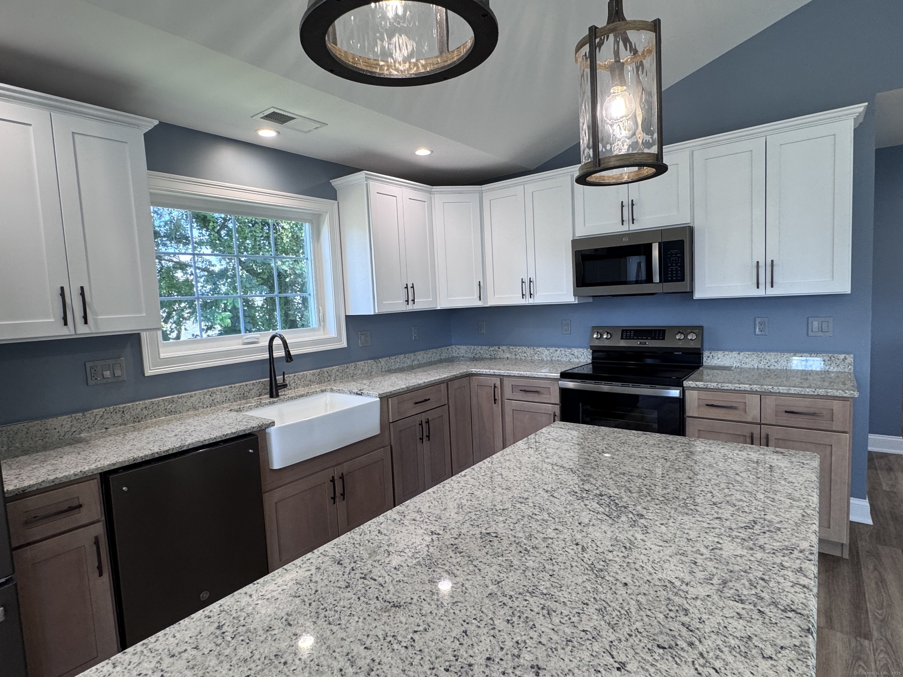 21 Charles Street Enfield CT 06082