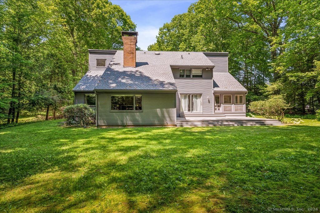 77 Daventry Hill Road Avon CT 06001