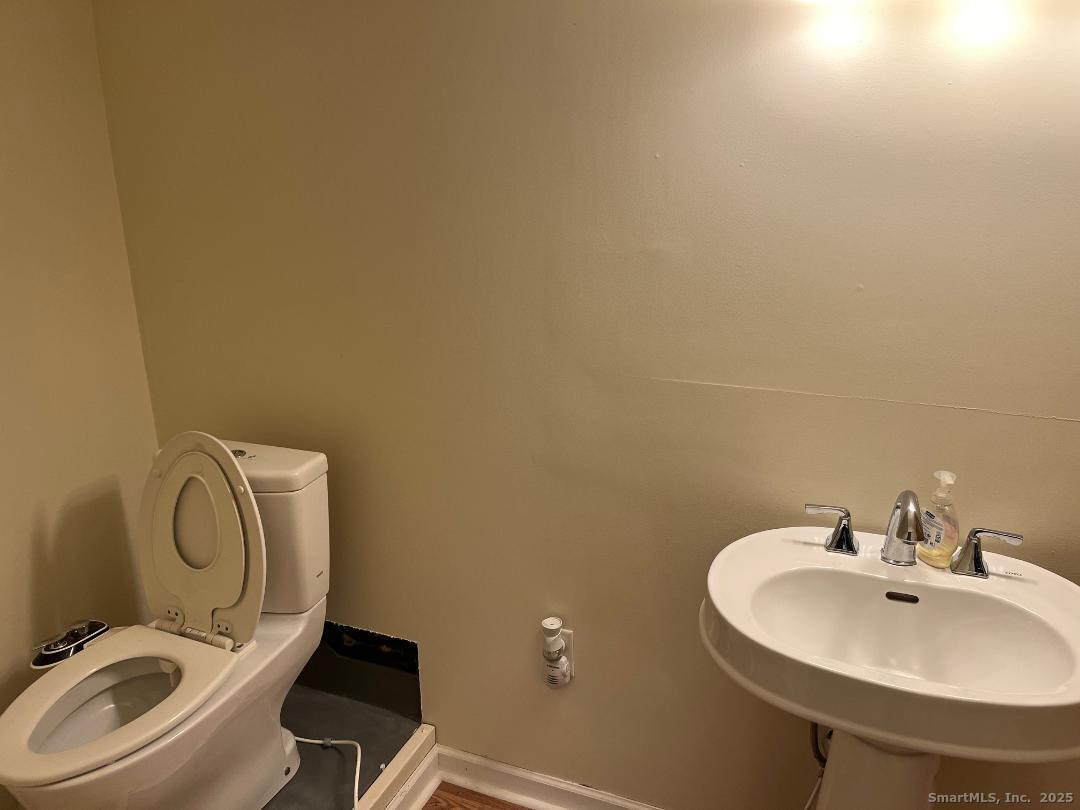 6 Rondy Lane East Hartford CT 06108