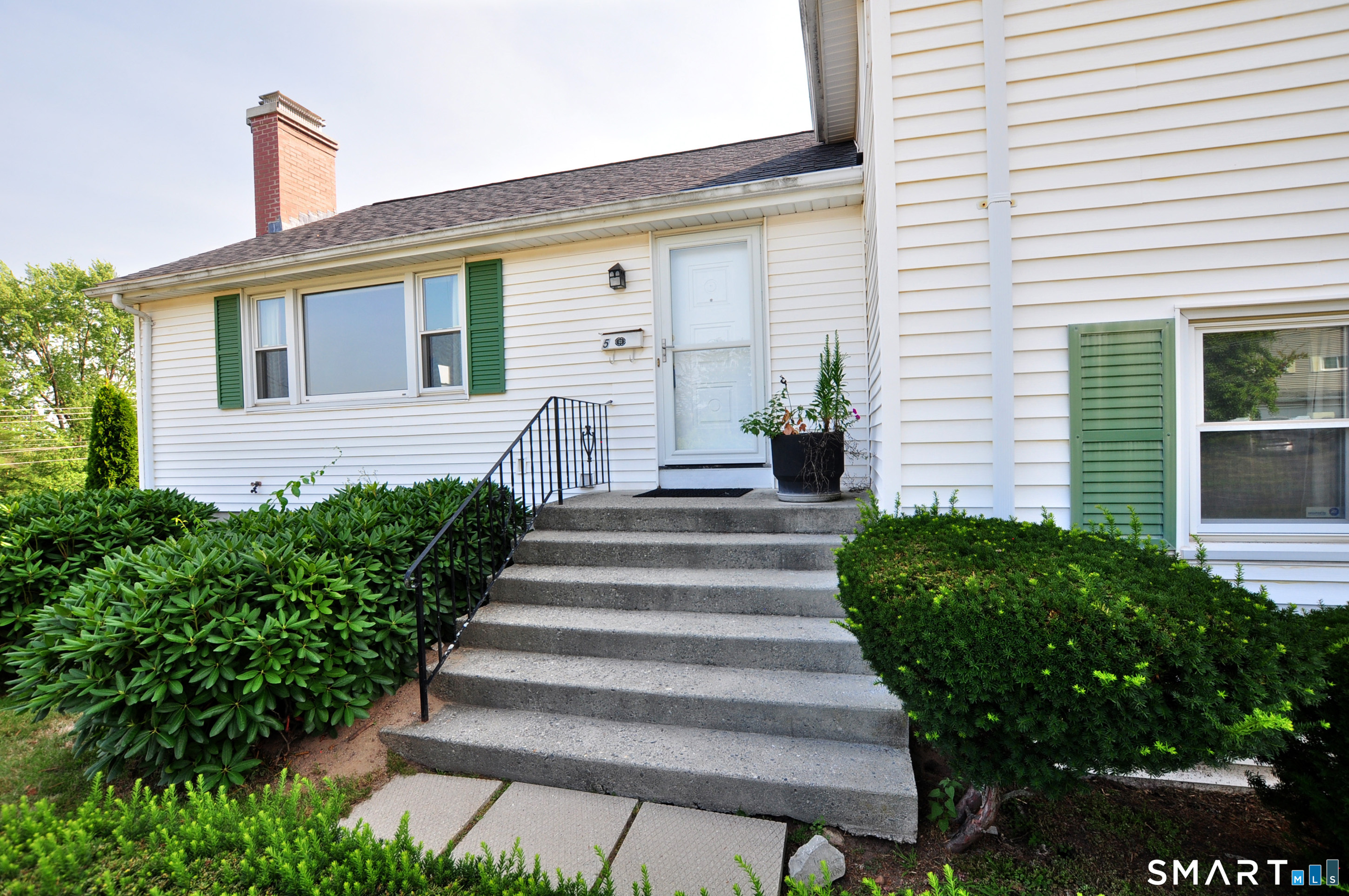 5 Garrison Terrace Bloomfield CT 06002