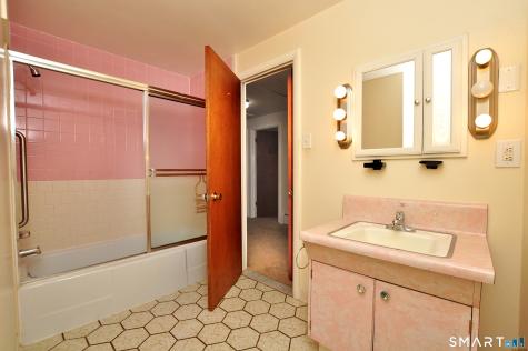 5 Garrison Terrace Bloomfield CT 06002