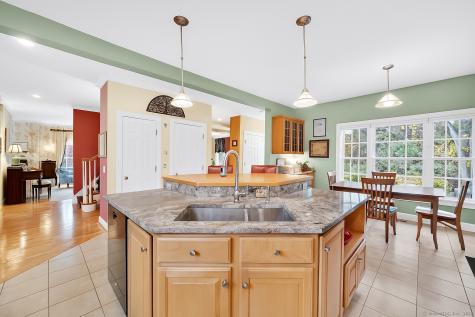 29 Fox Mead Suffield CT 06078