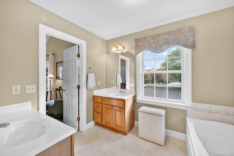 29 Fox Mead Suffield CT 06078