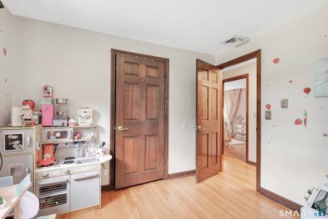 23 Leighton Court North Haven CT 06473