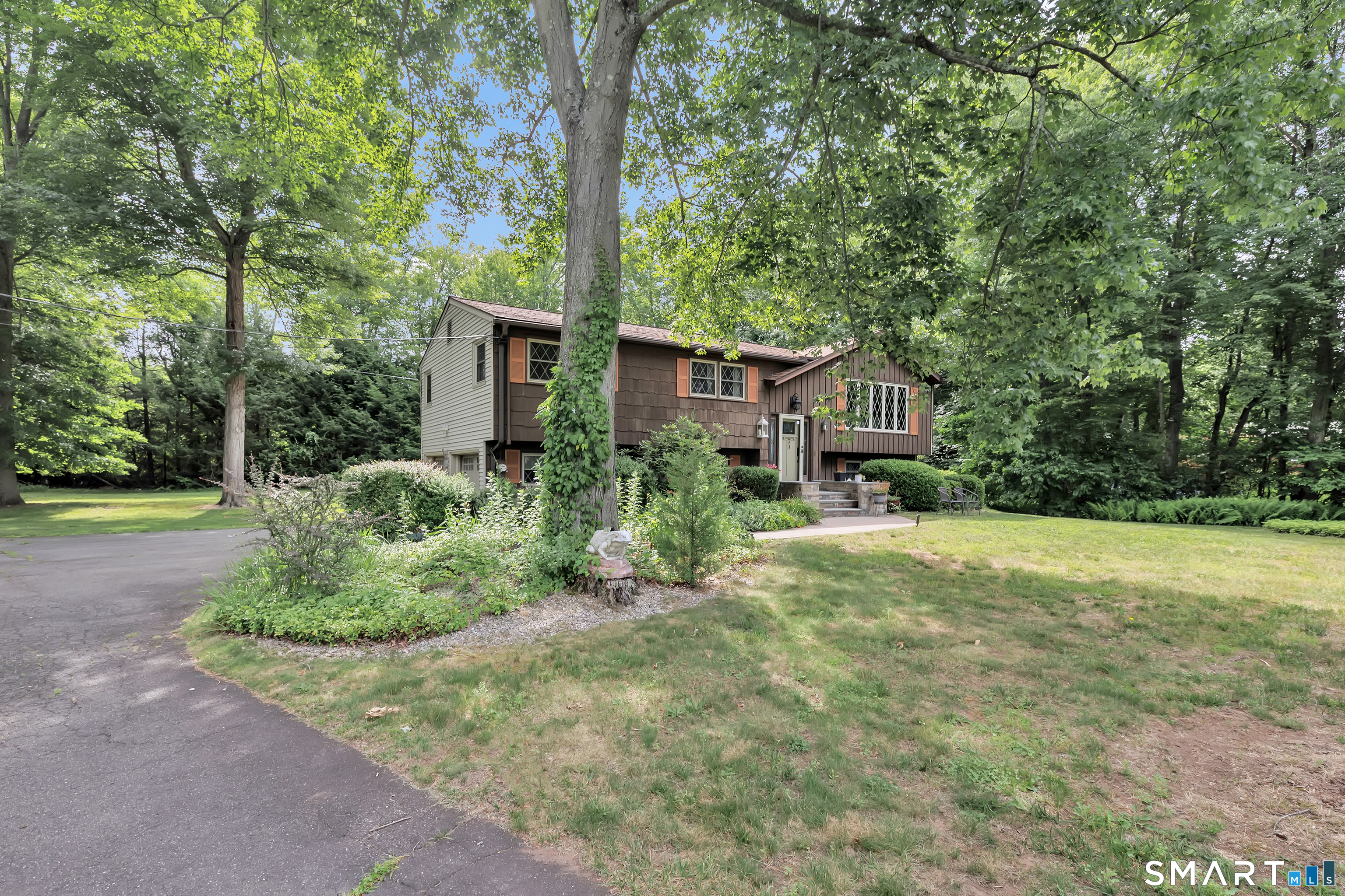23 Leighton Court North Haven CT 06473