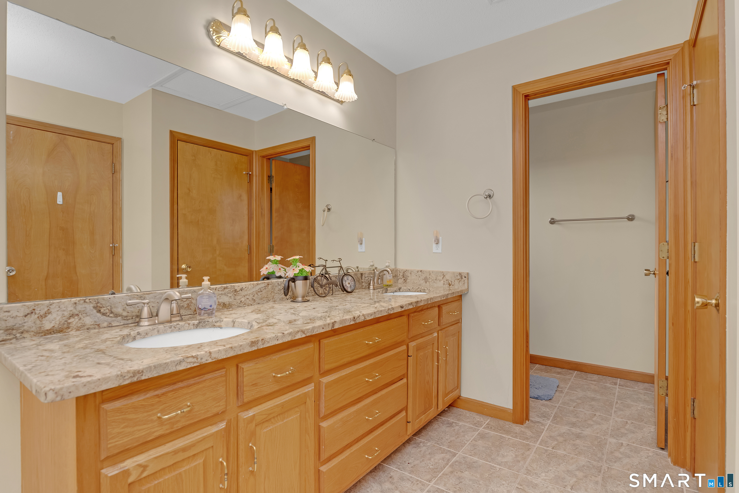 20 Elmore Way South Windsor CT 06074