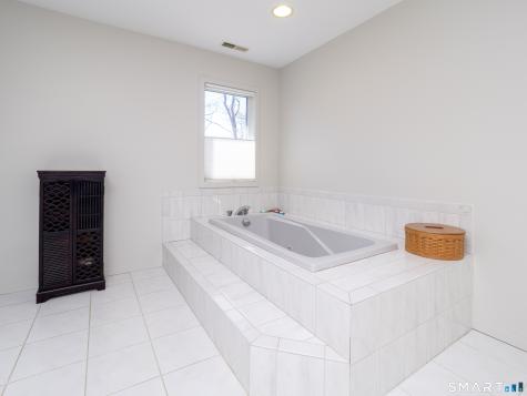 15 Black Pine Ridge Ridgefield CT 06877
