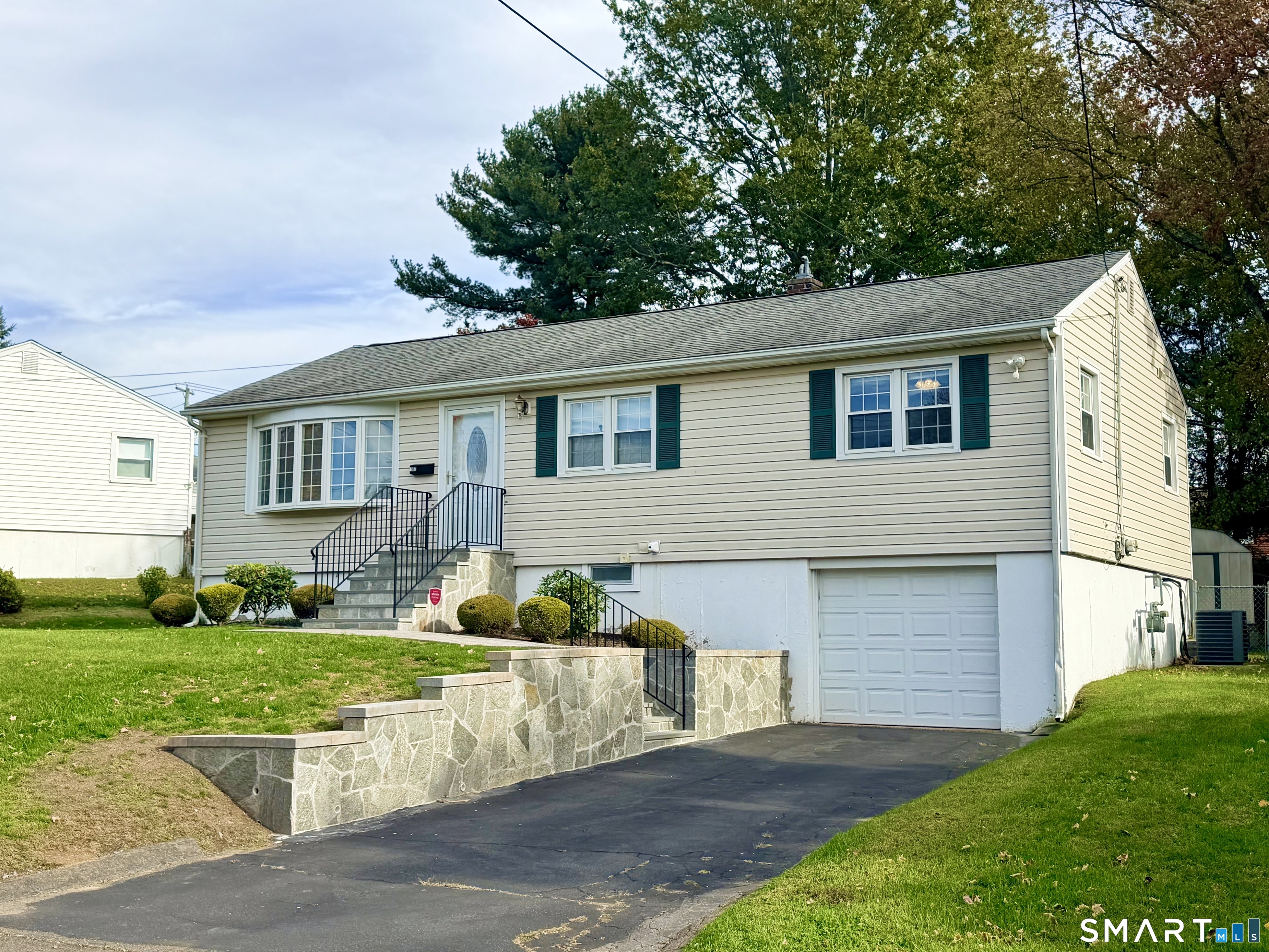 102 Jessie Drive West Haven CT 06516