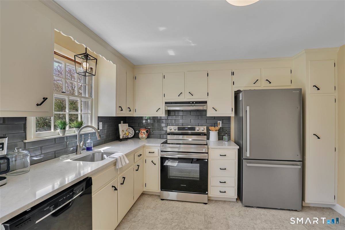 35 Parkwood Drive East Hartford CT 06118