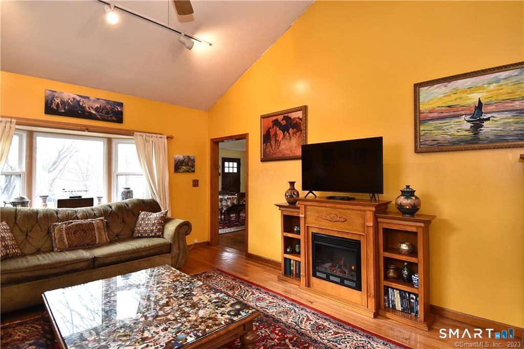 32 Barton Circle North Haven CT 06473