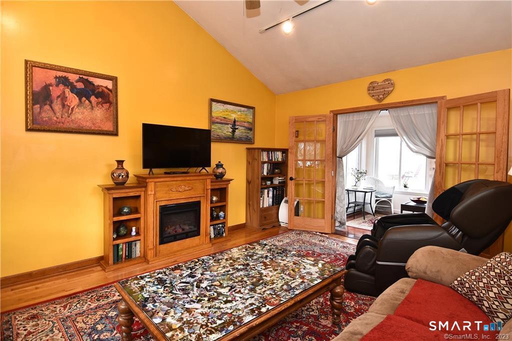 32 Barton Circle North Haven CT 06473