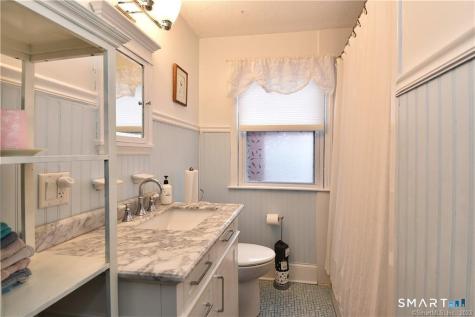 32 Barton Circle North Haven CT 06473