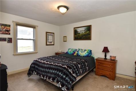 32 Barton Circle North Haven CT 06473