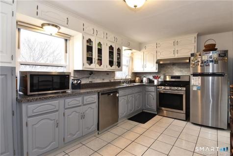 32 Barton Circle North Haven CT 06473