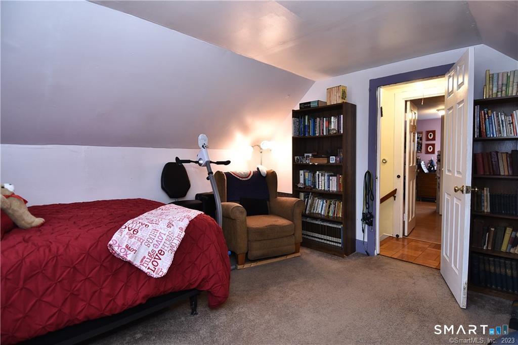 32 Barton Circle North Haven CT 06473