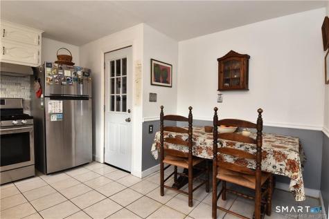 32 Barton Circle North Haven CT 06473
