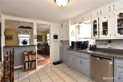 32 Barton Circle North Haven CT 06473