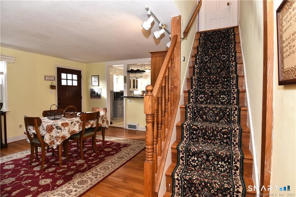 32 Barton Circle North Haven CT 06473
