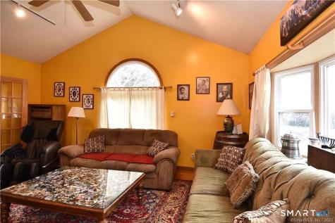 32 Barton Circle North Haven CT 06473
