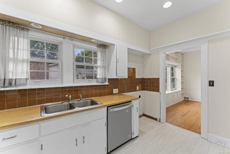 18 Glover Avenue Newtown CT 06470