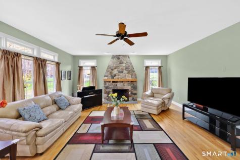 1 Bramble Trail Newtown CT 06470