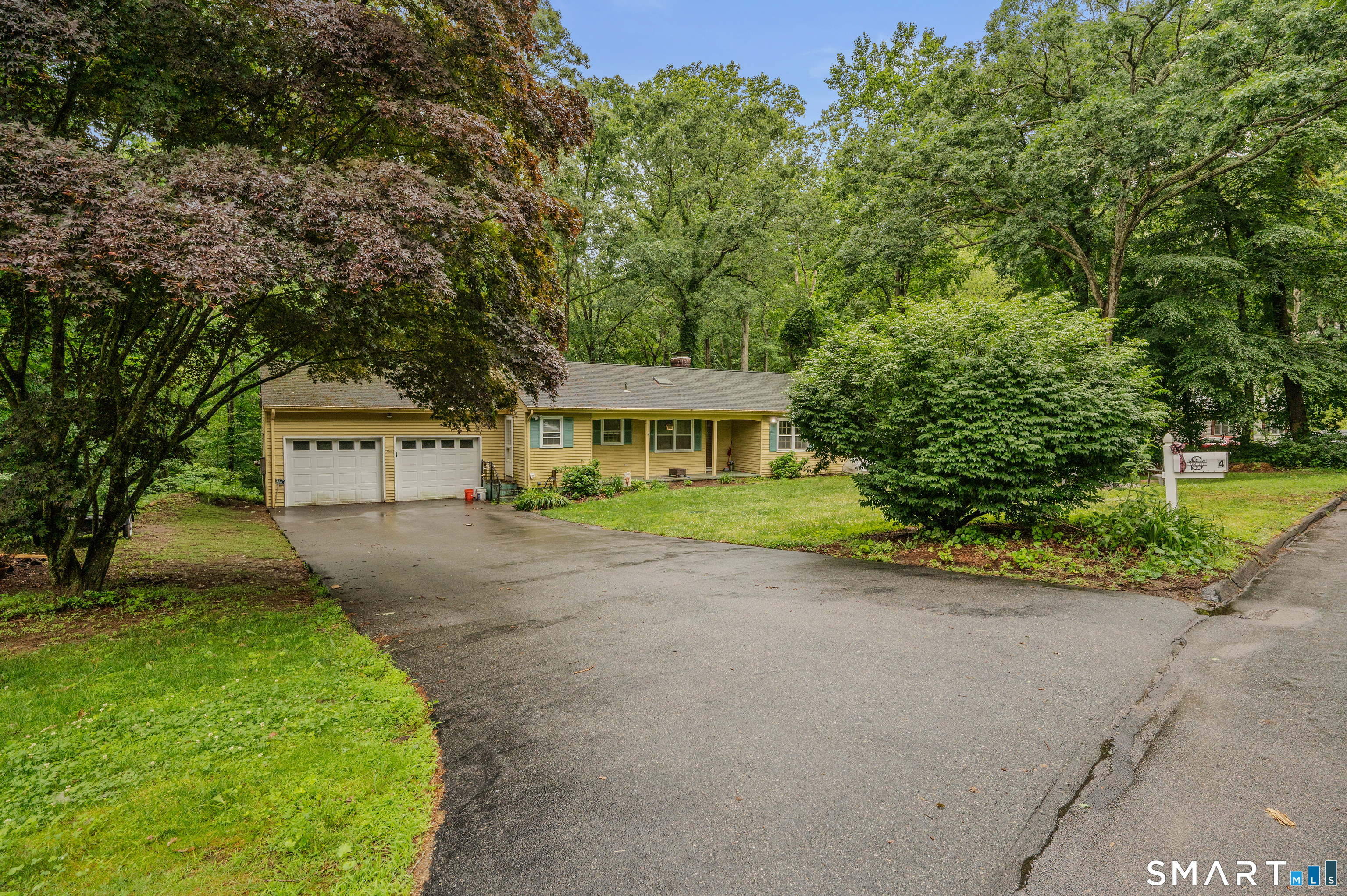 4 Robinhood Drive Ledyard CT 06335