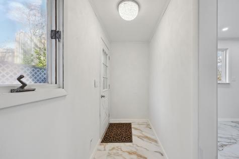 18 Lake Boulevard East Hampton CT 06424