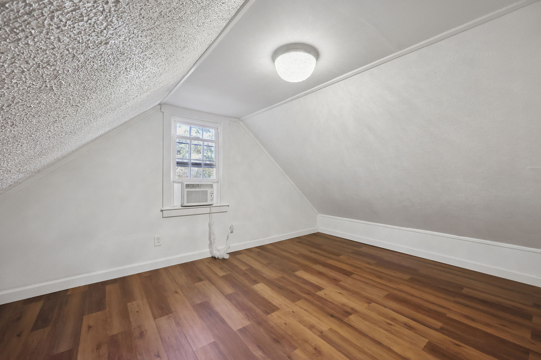 18 Lake Boulevard East Hampton CT 06424