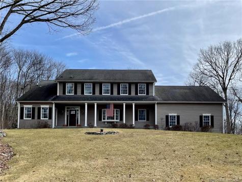 10 Pinewood Drive New Fairfield CT 06812