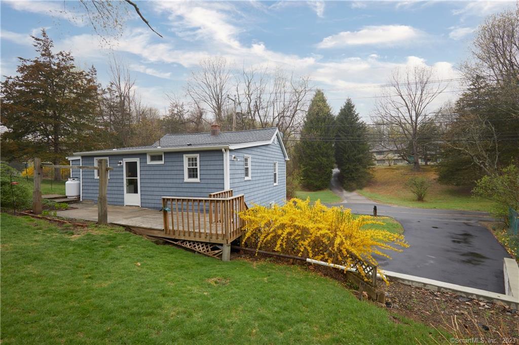 163 Huntingtown Road Newtown CT 06470