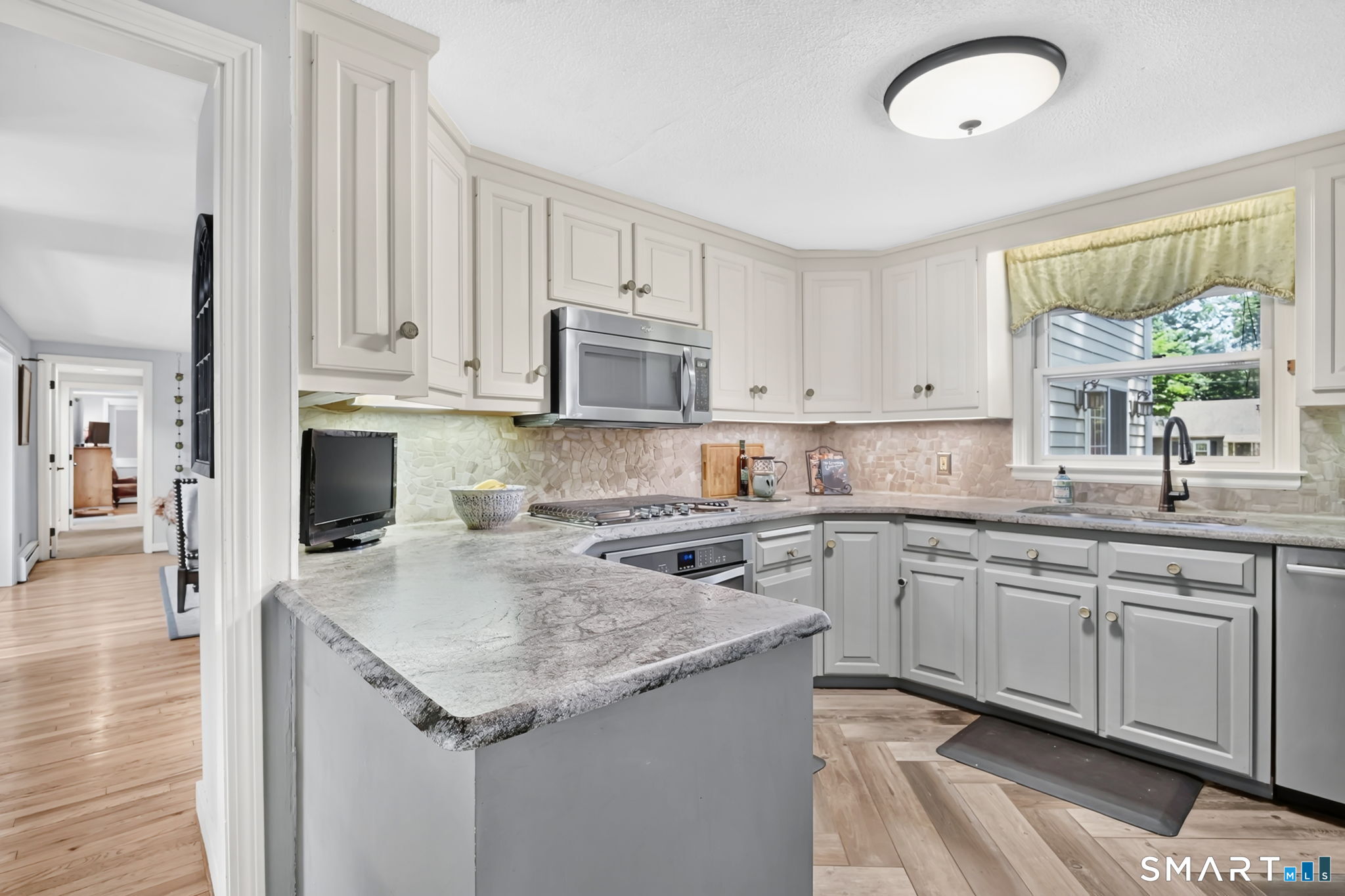 36 Woodside Circle Simsbury CT 06070