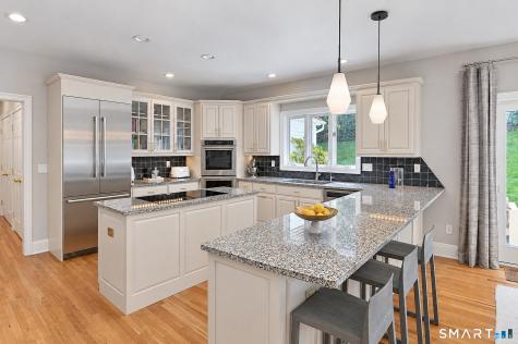 17 Equestrian Ridge Newtown CT 06470