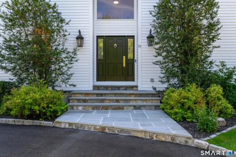 17 Equestrian Ridge Newtown CT 06470