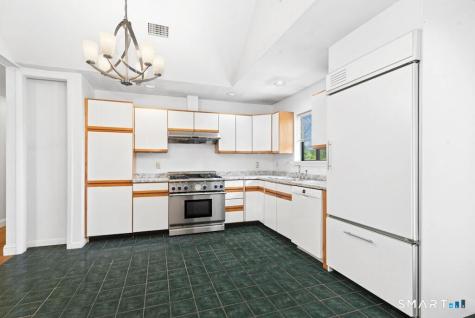 30 Boulevard Newtown CT 06470