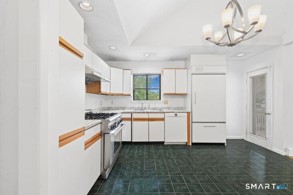 30 Boulevard Newtown CT 06470